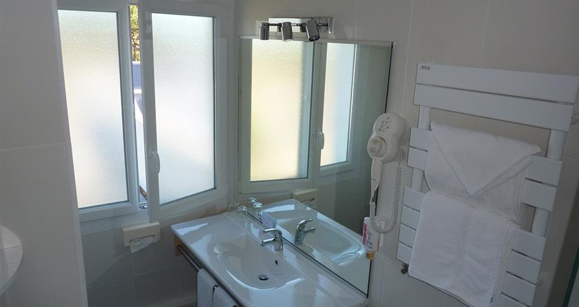 Salle de bain - chambre vue pins - Hotel La Concorde La Baule