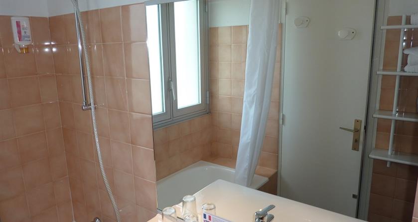 Douche des chambres de l'hôtel à la Baule - Hotel La Concorde La Baule