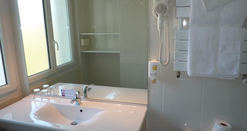 Salle d'eau chambre sur pin - hotel a la baule  - Hotel La Concorde La Baule