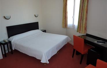 Lit chambre vue pin - hôtel à la Baule  - Hotel La Concorde La Baule